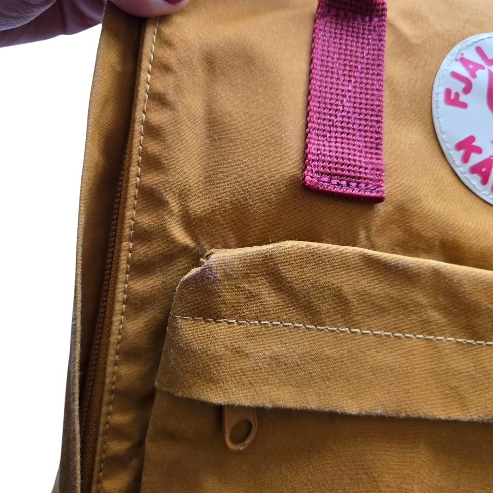 Fjallraven | Kanken Classic Backpack for Everyday | Acorn/Ox Red - Picture 6 of 14